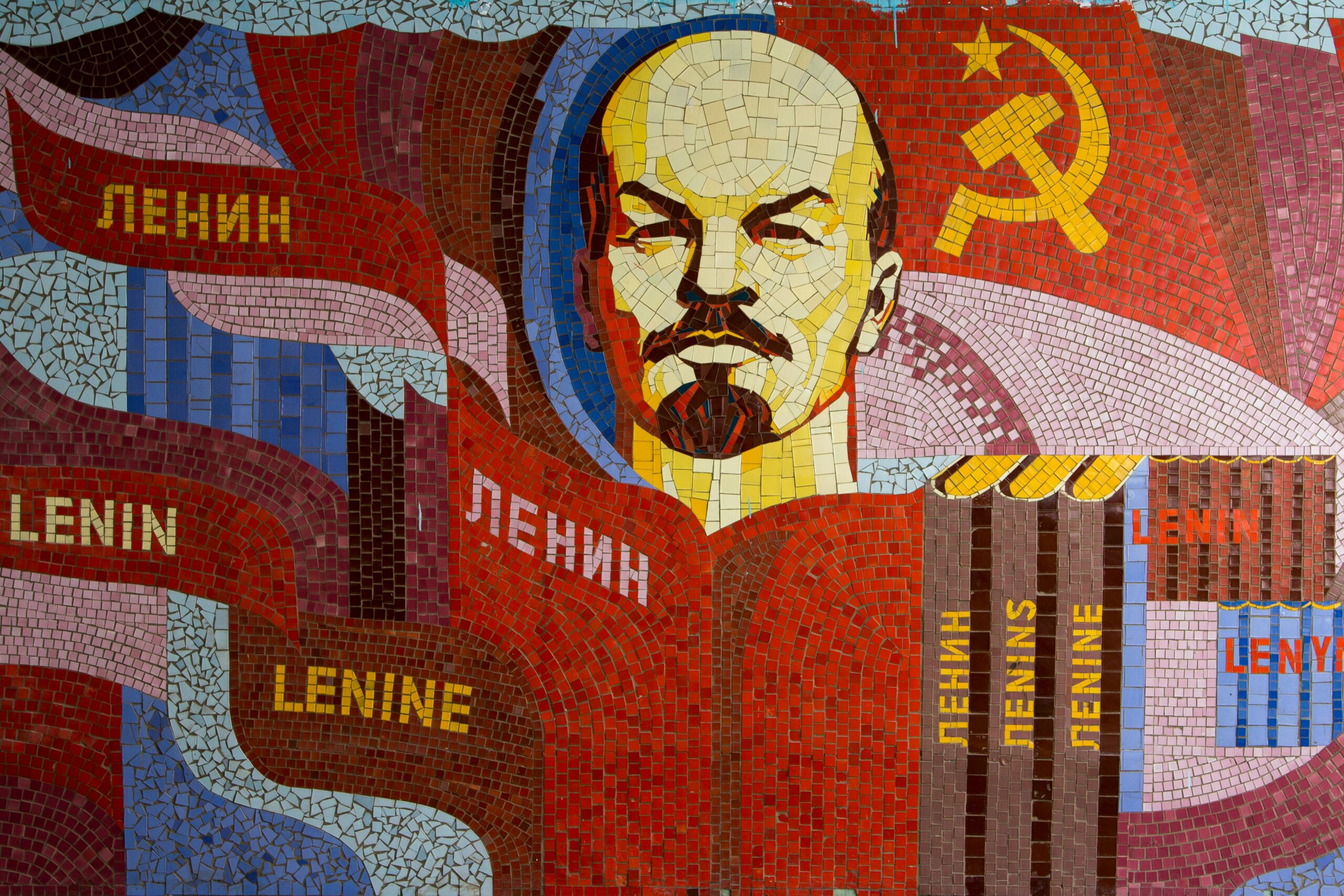 Artefactos soviéticos ilustrando la teoría socialista
