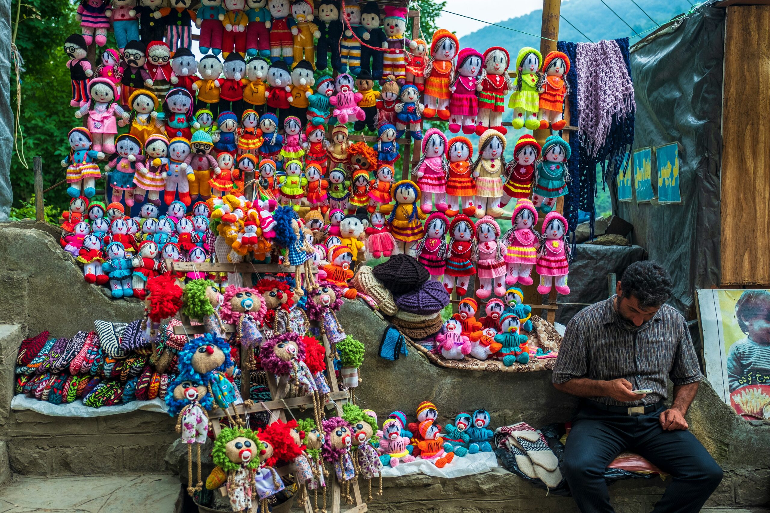 Muñeca en Masuleh, Irán, bajo regulaciones absurdas de exhibición.