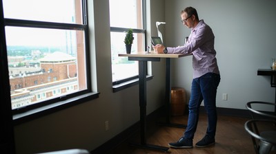 Revolucionando lo aburrido: cómo sectores tradicionales están generando startups millonarias